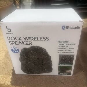 NWOT-Bass jazz wireless speaker